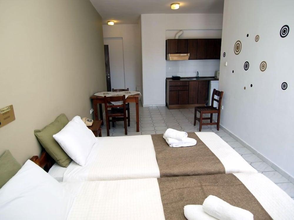 Kleopatra Traditional Hotel Apartments Stoúpa Esterno foto